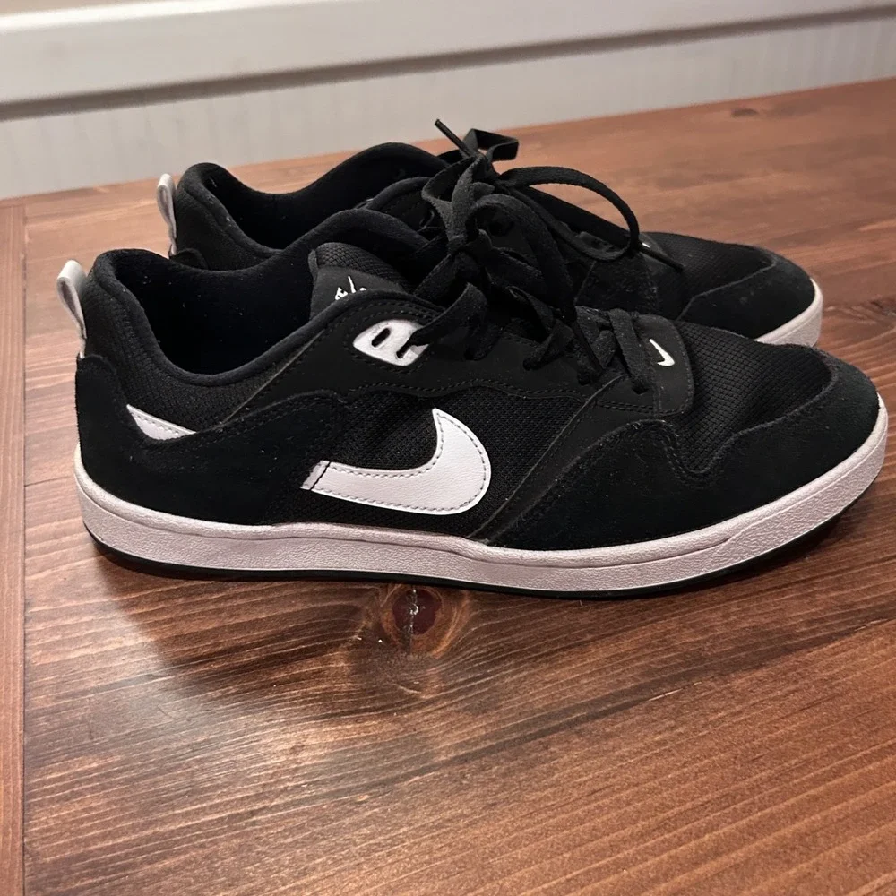 Nike SB Alleyoop Men's Size 10 Black/White Skate Shoes‎ (used)